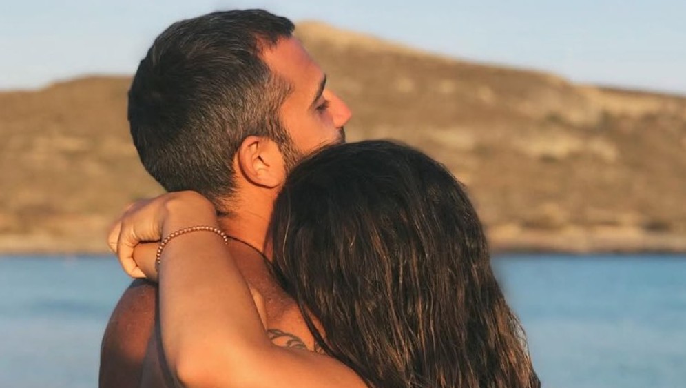 Επώνυμος Έλληνας θα γίνει για δεύτερη φορά μπαμπάς: Οι τρυφερές εικόνες με την εγκυμονούσα σύζυγο του